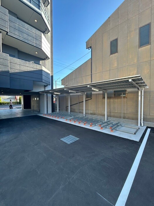 物件外観写真4　(駐輪場)