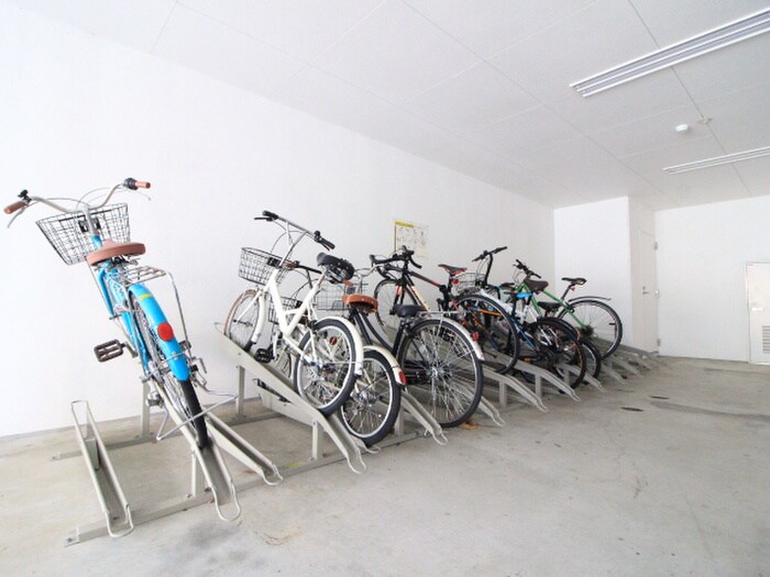 物件外観写真3　(駐輪場)