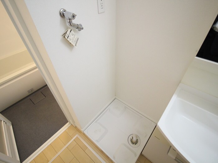 物件内観写真15　(洗濯機置場)