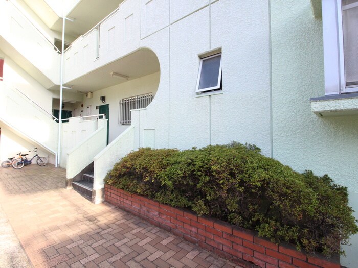 物件外観写真4　(エントランス部分)