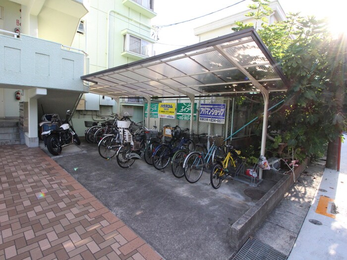 物件外観写真5　(駐輪場)
