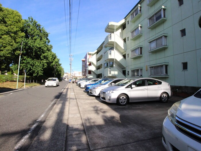 物件外観写真6　(駐車場)