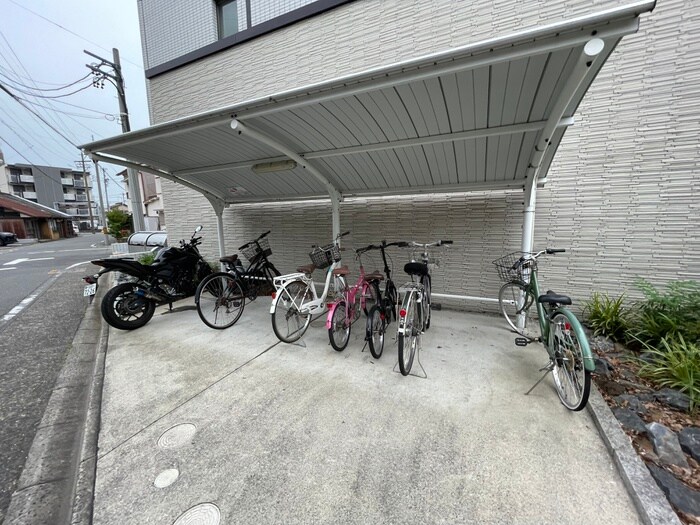 物件外観写真5　(駐輪場)