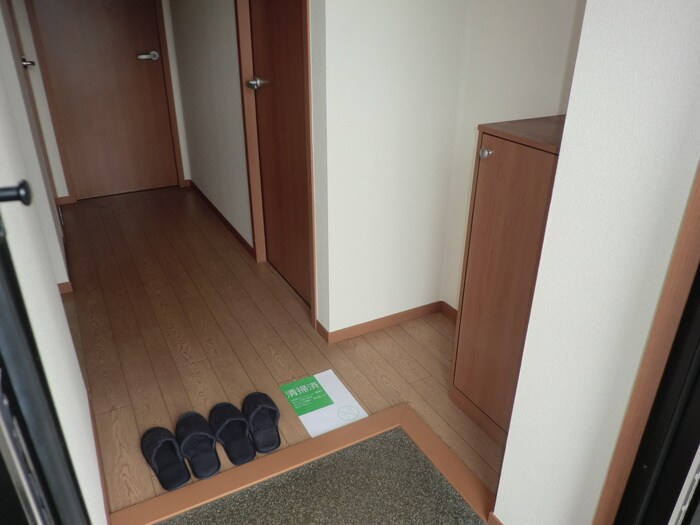 物件内観写真7　(玄関)