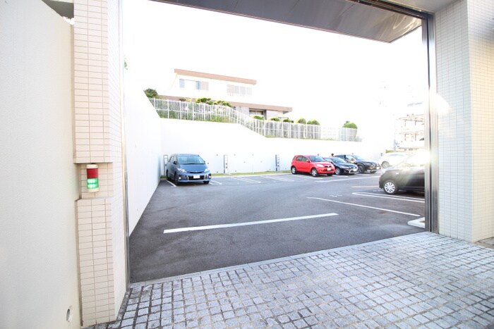 物件外観写真4　(駐車場)