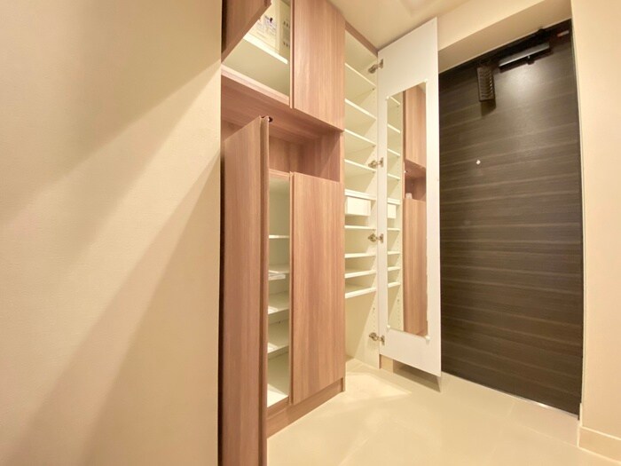 物件内観写真15　(玄関)