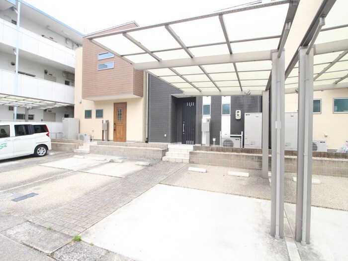 物件外観写真3　(駐車場)