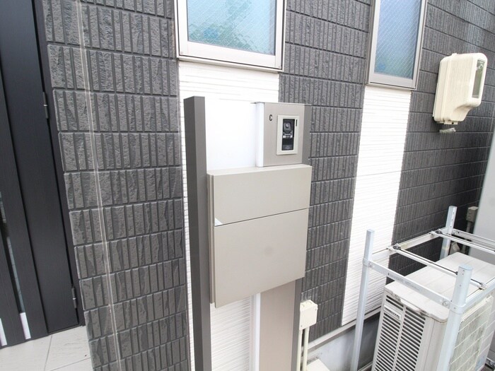 物件外観写真5　(エントランス部分)