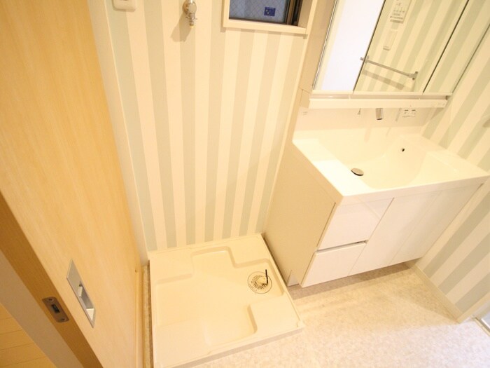 物件内観写真16　(洗濯機置場)