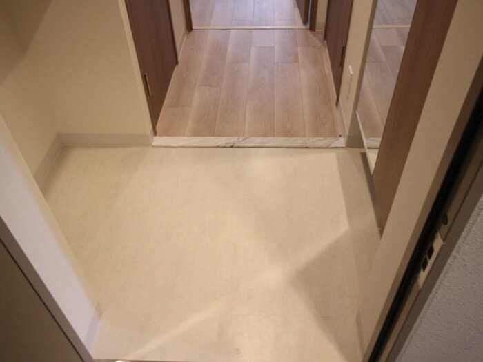 物件内観写真7　(玄関)