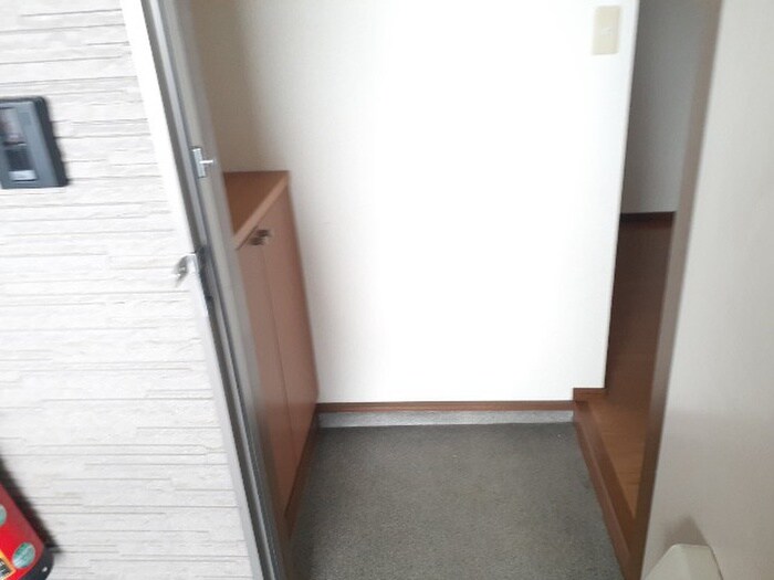 物件内観写真10　(玄関)