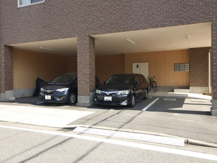 物件外観写真5　(駐車場)