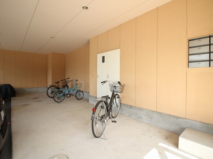 物件外観写真6　(駐輪場)