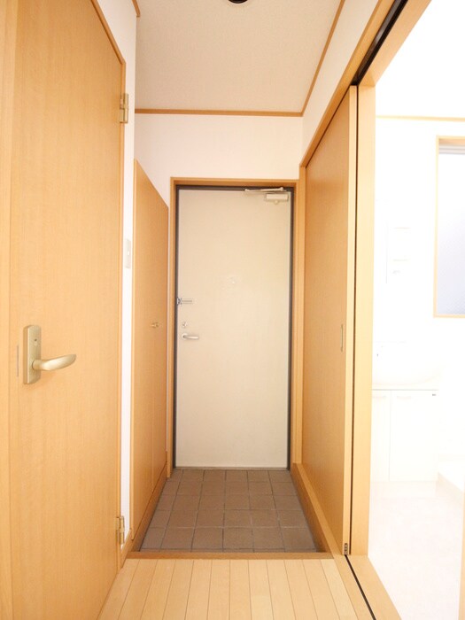 物件内観写真16　(玄関)