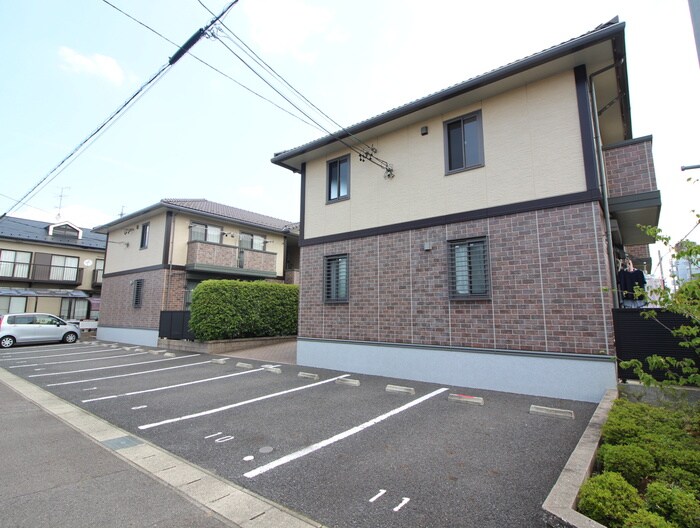 物件外観写真3　(駐車場)