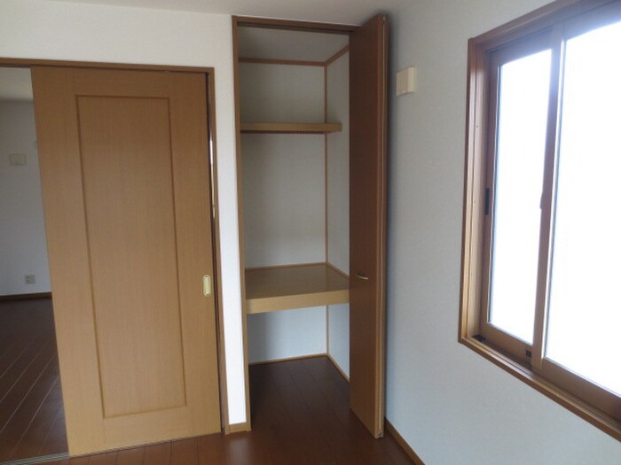 物件内観写真13　(収納)