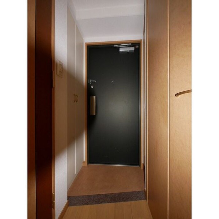 物件内観写真9　(玄関)