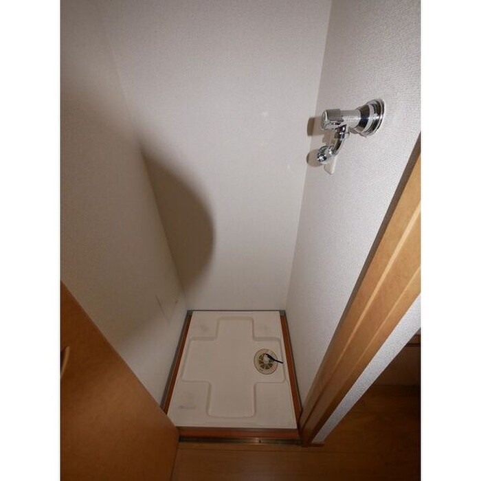 物件内観写真10　(洗濯機置場)