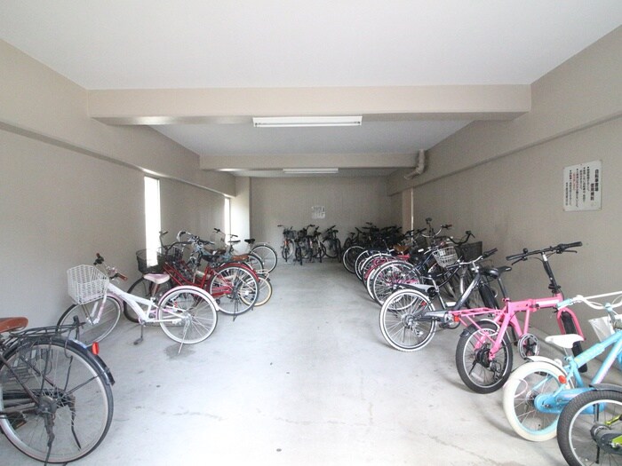 物件外観写真5　(駐輪場)