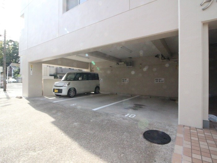 物件外観写真6　(駐車場)