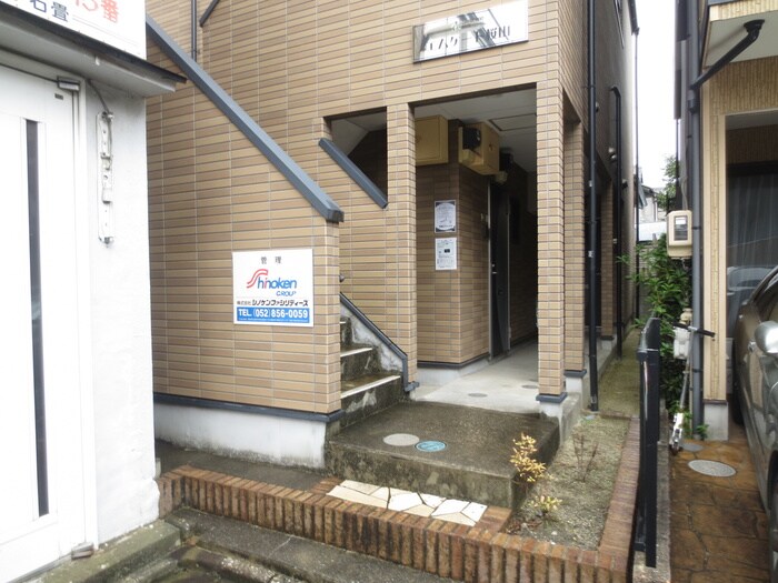 物件外観写真3　(エントランス部分)