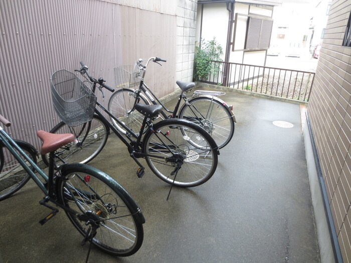 物件外観写真5　(駐輪場)