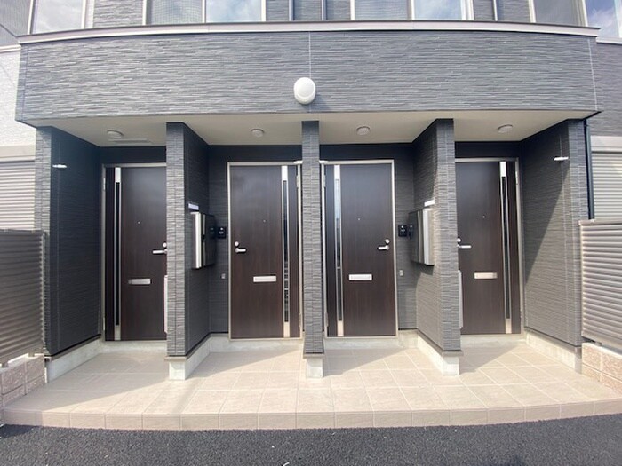 物件外観写真4　(エントランス部分)