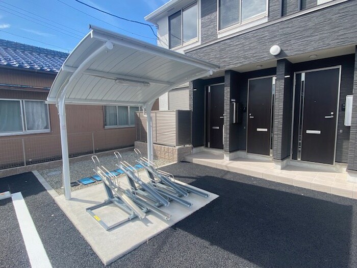 物件外観写真5　(駐輪場)