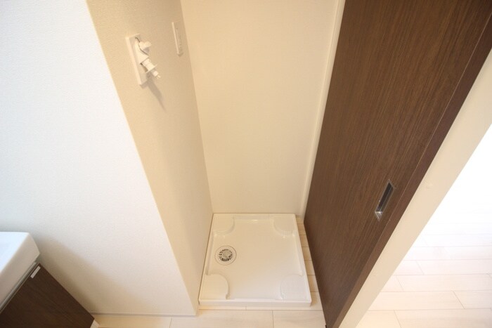 物件内観写真16　(洗濯機置場)