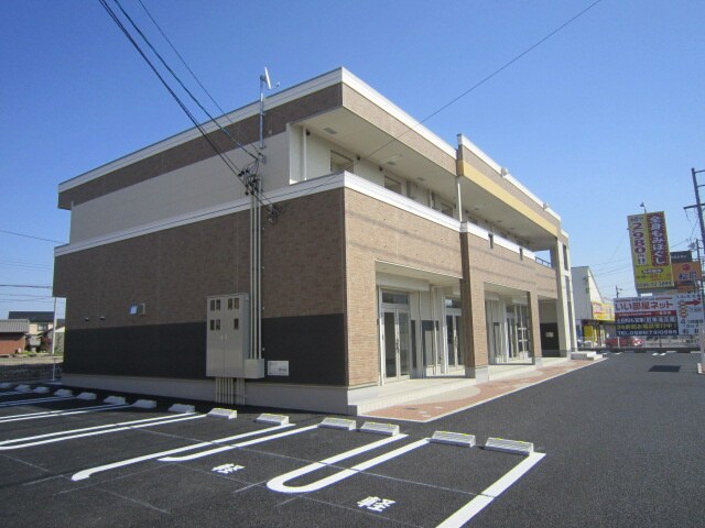 物件外観写真2　(駐車場)