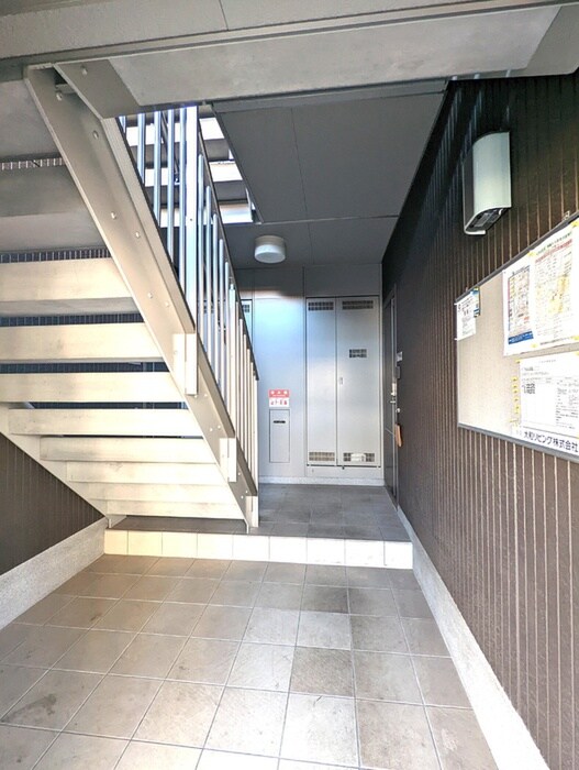 物件外観写真2　(エントランス部分)