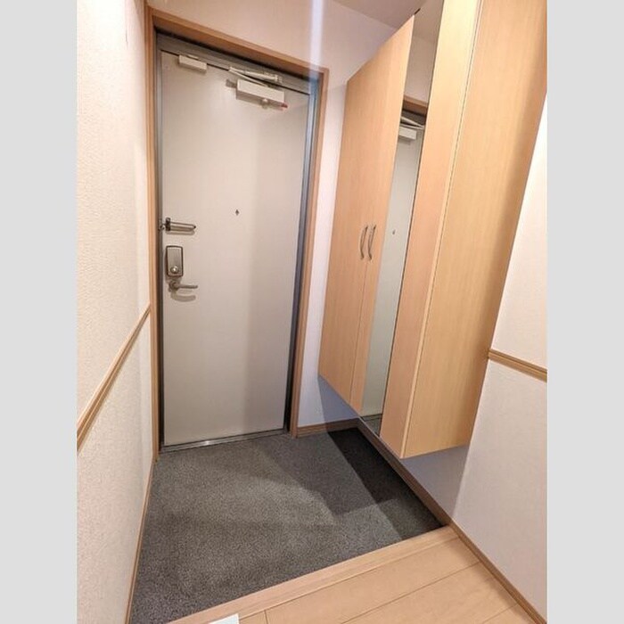 物件内観写真9　(玄関)