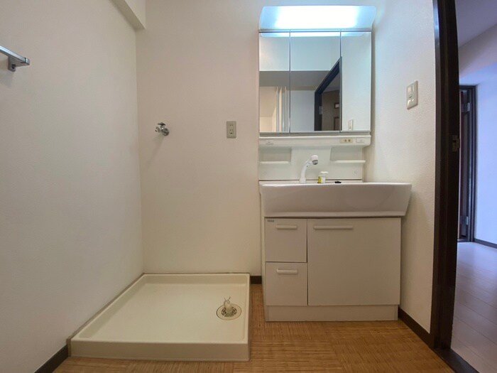 物件内観写真15　(洗濯機置場)