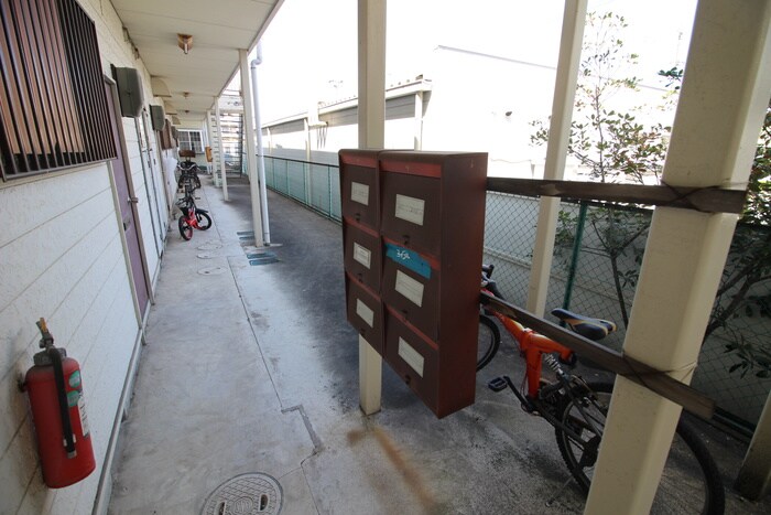 物件外観写真5　(エントランス部分)