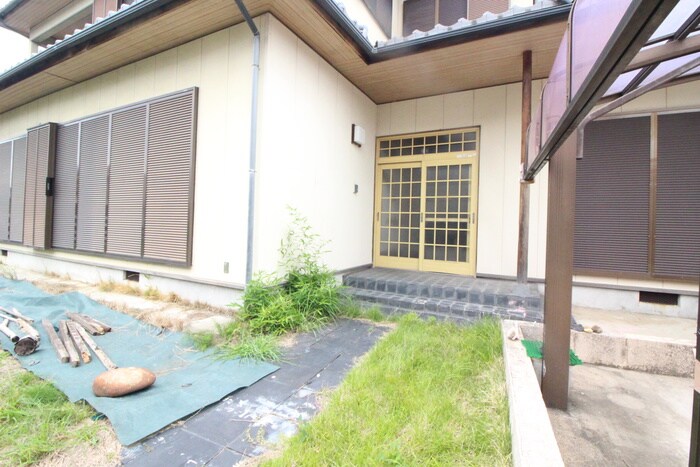 物件外観写真2　(エントランス部分)