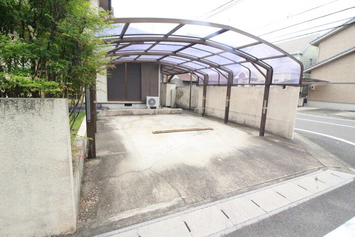 物件外観写真3　(駐車場)