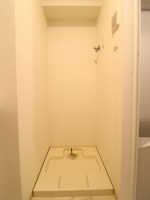 物件内観写真18　(洗濯機置場)