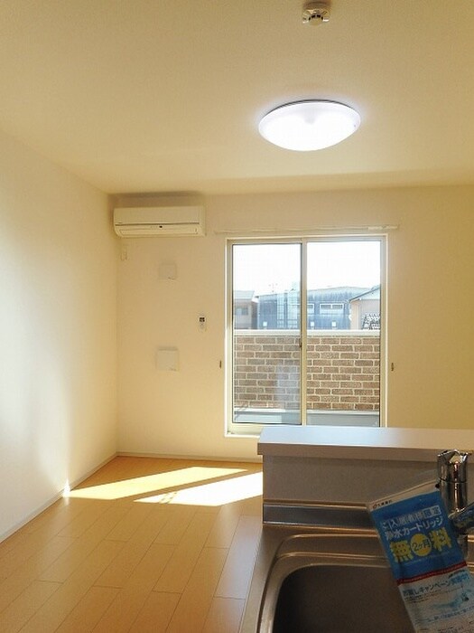 物件内観写真4　(居室)