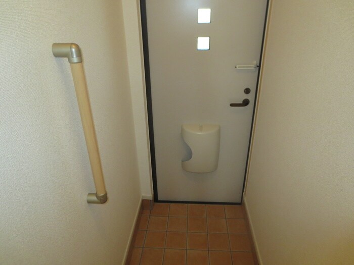 物件内観写真16　(玄関)