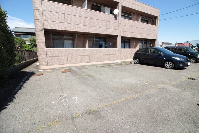 物件外観写真4　(駐車場)