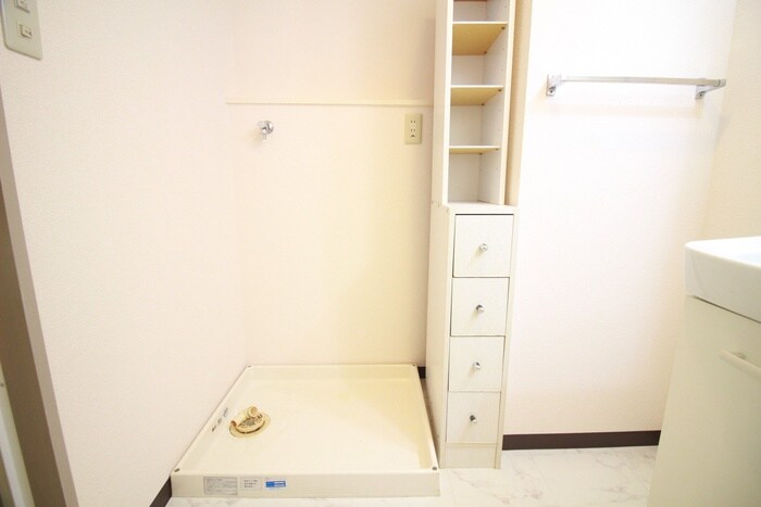 物件内観写真16　(洗濯機置場)