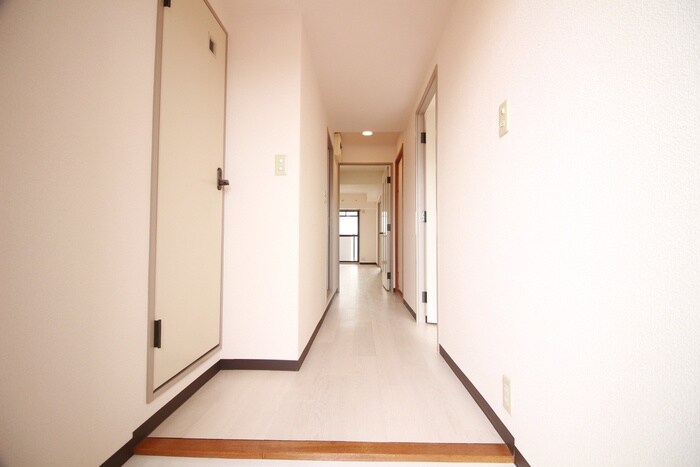 物件内観写真17　(廊下)