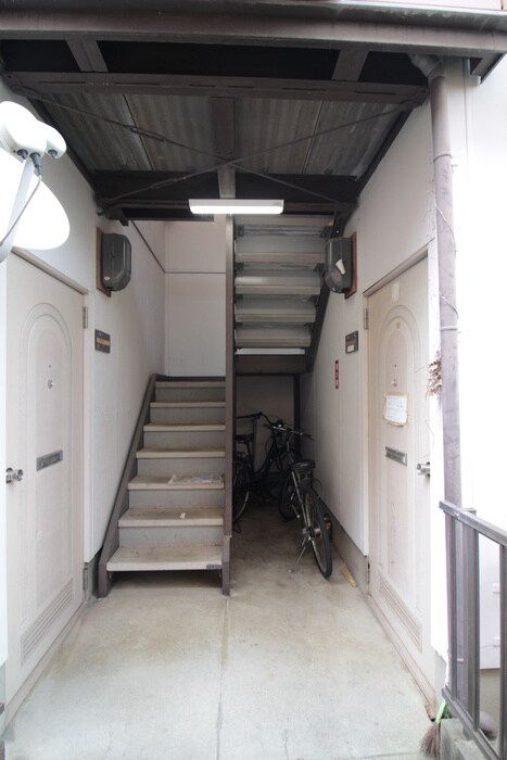 物件外観写真4　(エントランス部分)