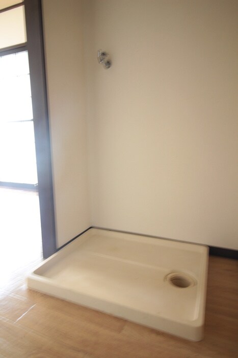 物件内観写真14　(洗濯機置場)