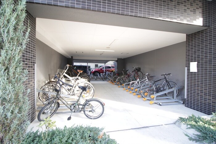物件外観写真4　(駐輪場)
