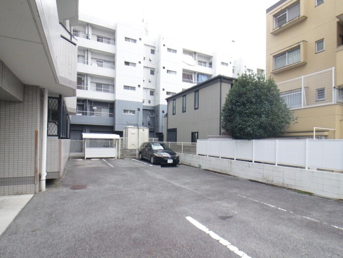 物件外観写真5　(駐車場)