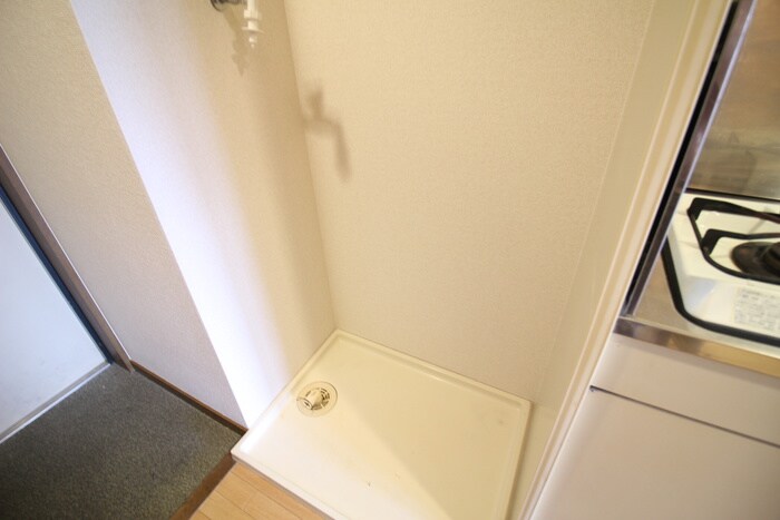 物件内観写真14　(洗濯機置場)