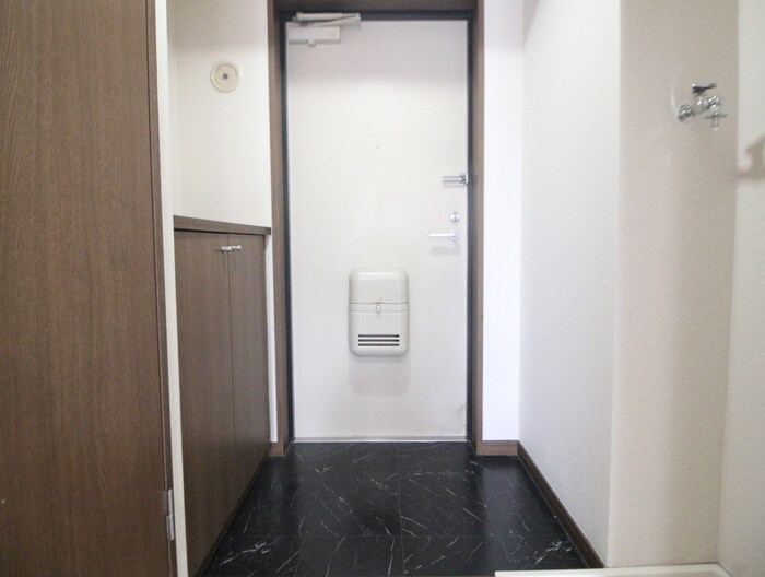 物件内観写真17　(玄関)