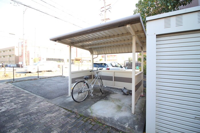物件外観写真3　(駐輪場)