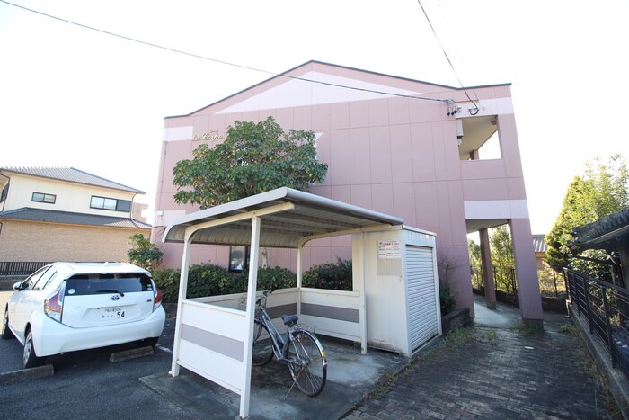 物件外観写真5　(エントランス部分)